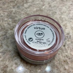Trinny London Eye2Eye cream shadow in “Virtue.”